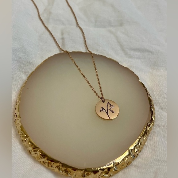 Dainty‎ Rose Gold stainless steel engraved Flower on delicate Chain necklace - Picture 1 of 12